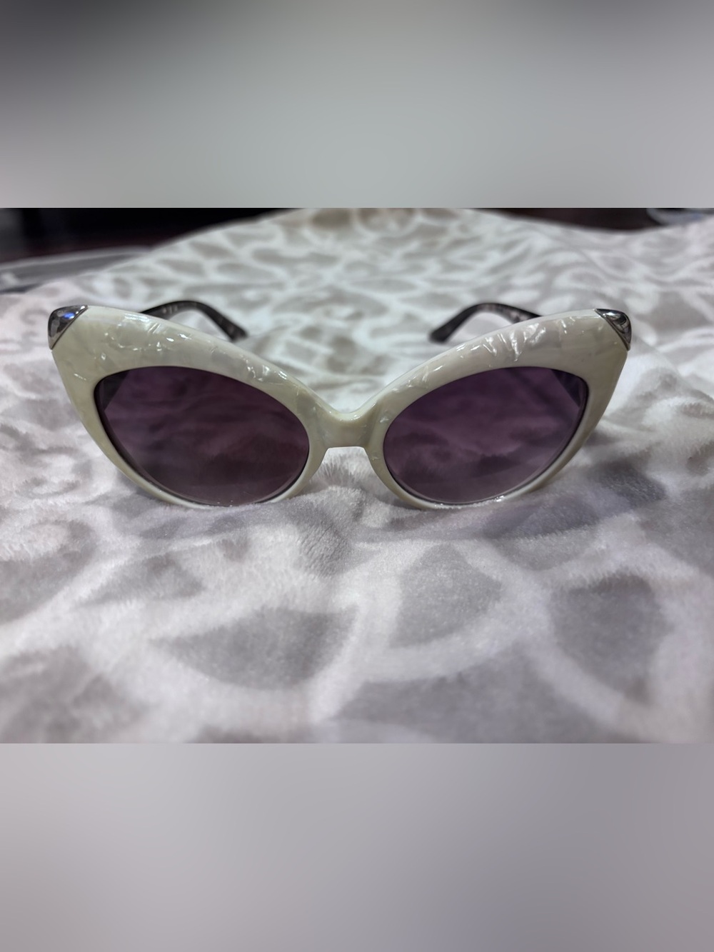 Steve Madden Pearl White Cat-Eye Sunglasses with Dark Lenses